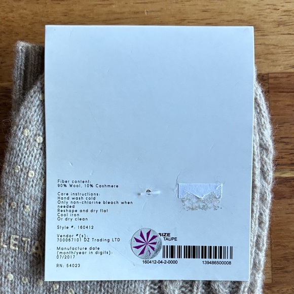 Athleta Cashmere-blend Cozy Cable Knit Restore Socks Taupe OS NWT - Picture 3 of 3